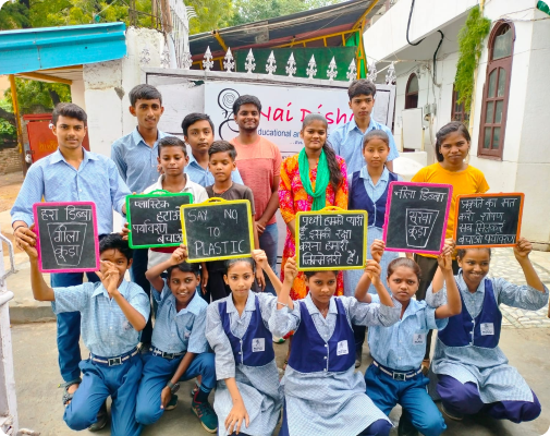 Schoolchildren in India holding plastic-free signs